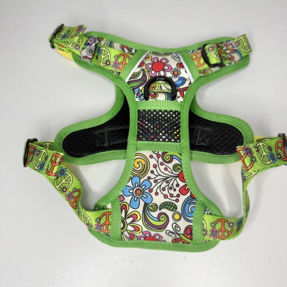 Beast & Buckle Heartbreaker Groovy Print No Pull Bulldog Dog Harness Size Small